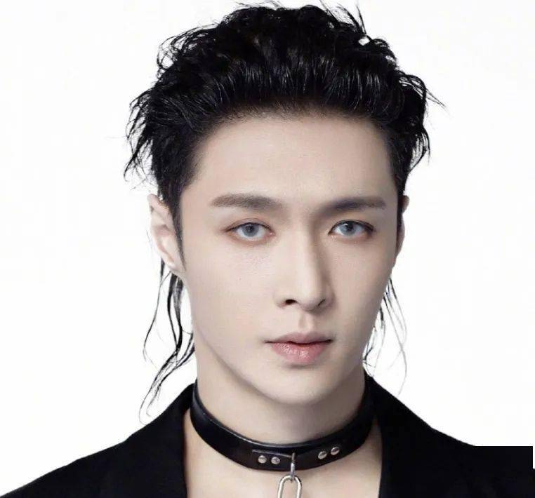 发型|王一博又解锁了新妆发？我宣布男明星在美容方面比女生还用力！