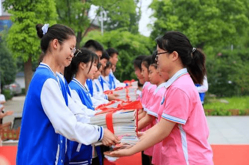 毕业生|郑州市第八十五中学举行毕业典礼