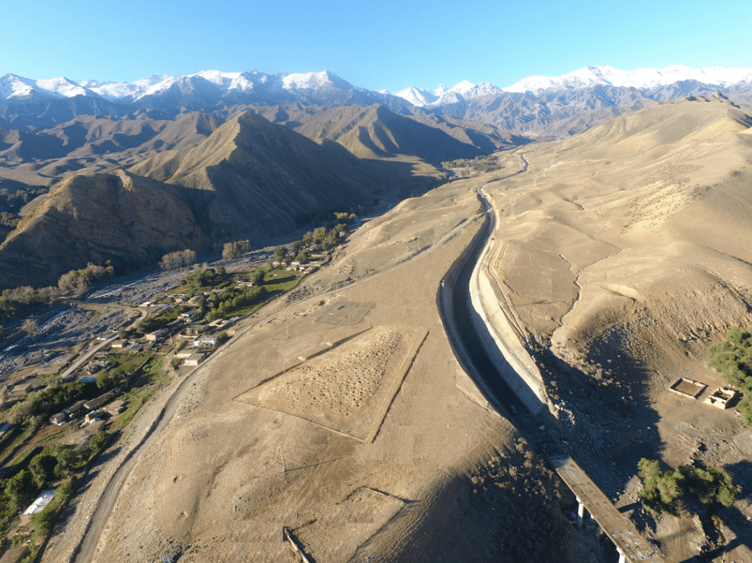 石棺|新疆发现战国时期高等级墓群，实证“山北六国”实力