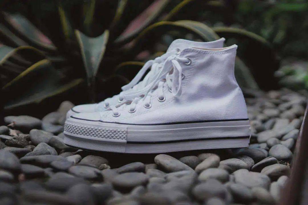 球鞋|#DEAL分享#【 这才是「小白鞋」的正确打开方式! 】