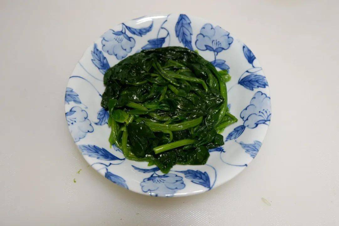涼菜中的顏值擔當就是它了，一口吃下三種蛋，不需要醬汁都鮮香 熱愛美食 第26张