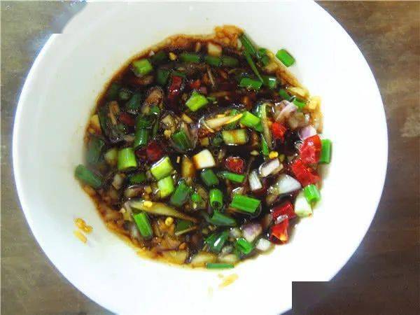 涼菜中的顏值擔當就是它了，一口吃下三種蛋，不需要醬汁都鮮香 熱愛美食 第7张