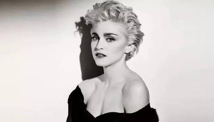 鲜肉|“少女脸”奶奶惊艳全球,61岁又泡到28岁鲜肉,网友:好狠,这女的!