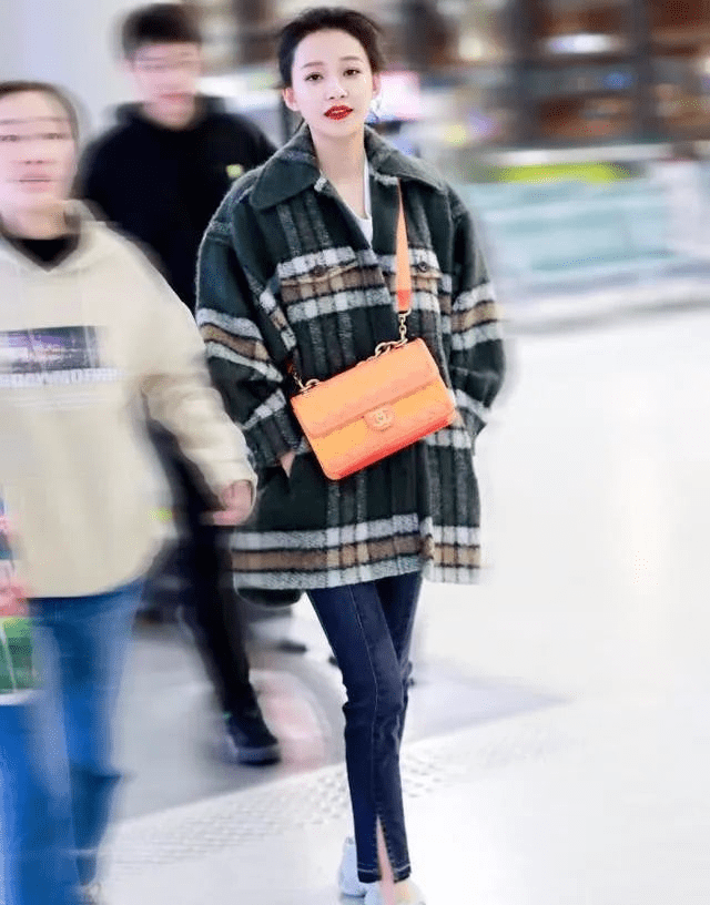 裤子|孙怡真是任性！窄身裤子非得搭配松垮大衣，效果却好得让人意外