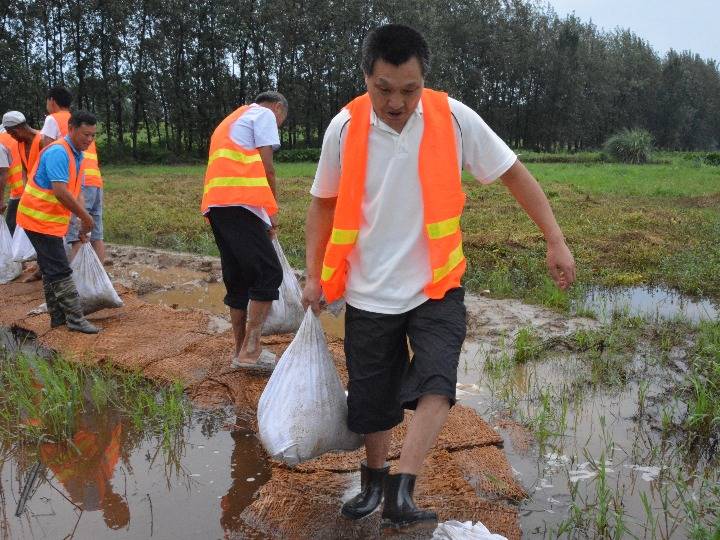 扶贫|从被救助到去救助：脱贫户成中国抗洪救灾“后援”