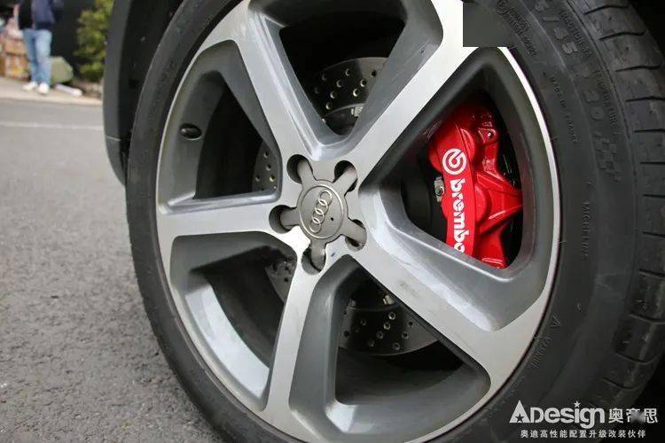 奥迪升级brembo六活塞刹车卡钳套装奥迪q5升级改装实例