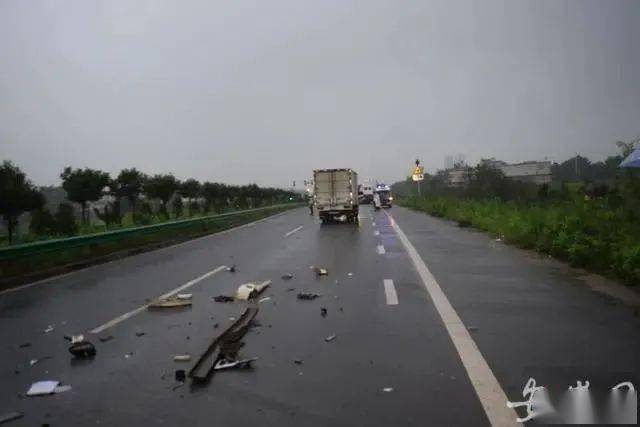 安庆境内发生一起交通事故,一名驾驶员当场身亡_手机搜狐网
