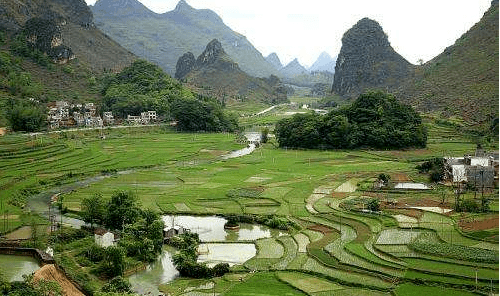 山顶飞出的瀑布——德保谷金风景区采风小记