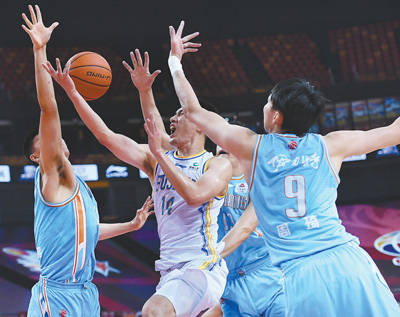 球员|福建队战胜新疆队