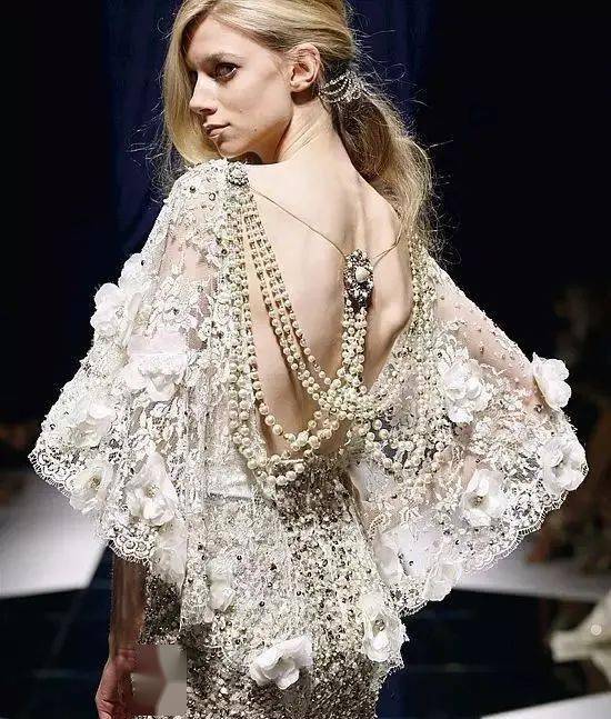 服装|时装秀场上美到窒息的"背影杀杀杀杀手"?神仙设计师俘获芳心的秘诀就是不放过任何一个细节!