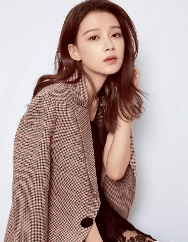 裤子|孙怡真是任性！窄身裤子非得搭配松垮大衣，效果却好得让人意外