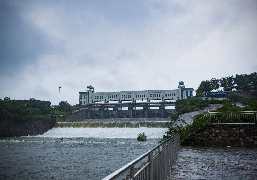 燕山水库今日12时再次泄洪泄洪量提高至500立方米秒