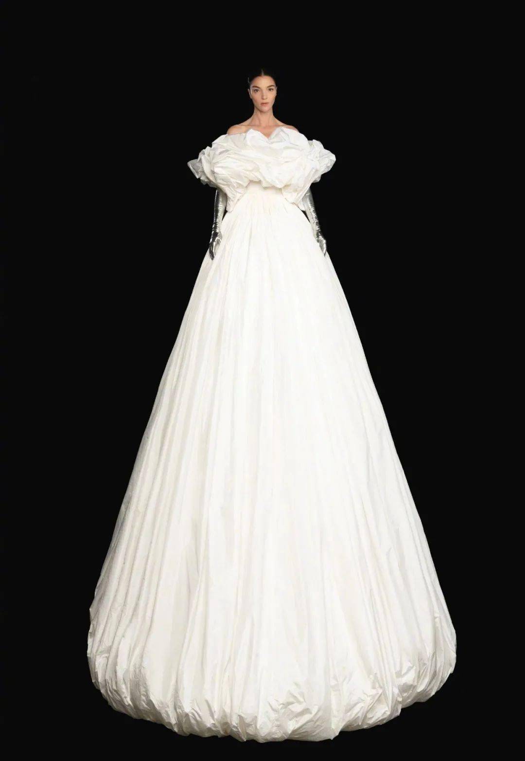 时装|如梦如幻的歌剧魅影,即使不闭上双眼也能看见梦,这一季Valentino高定系列美哭了!