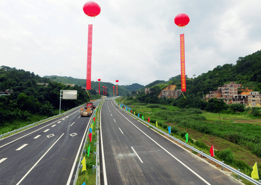 好消息!梧州河东上龙圩 将正式新增一条快速路!梧州新207国道通车了