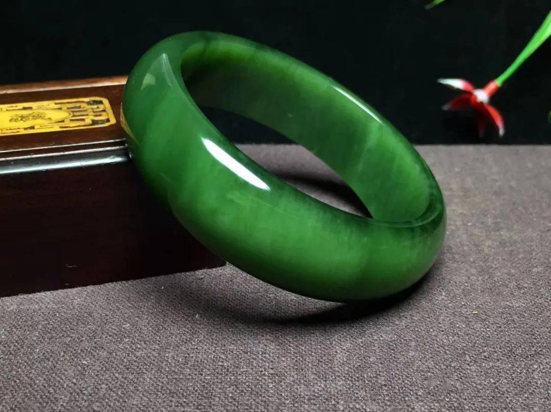 突破|黄金涨至1870美元上方 可能突破2000美元大关