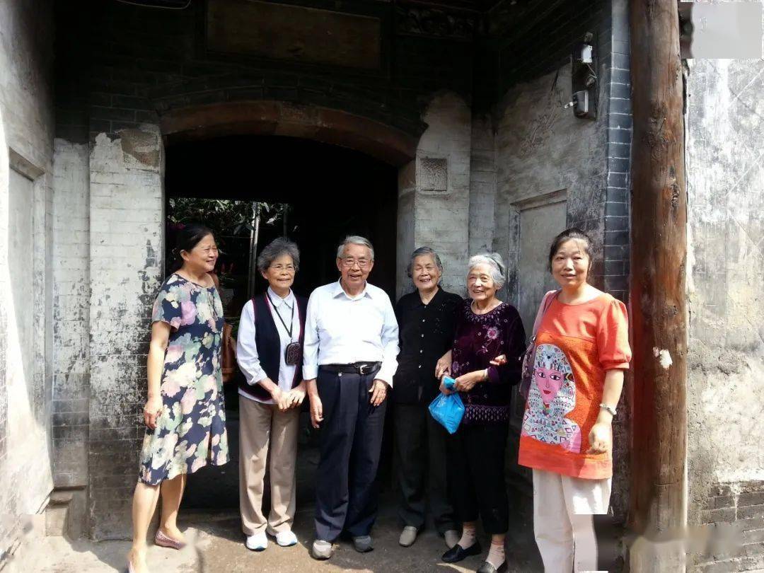 2013年中秋前夕,李吉均院士在彭州老宅(李一氓故居附近)