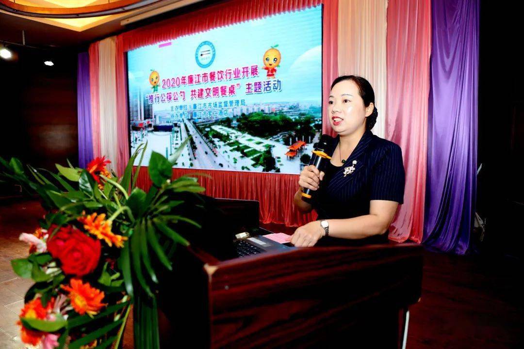 当天还举行了"推行公筷公勺,共建文明餐桌"承诺签字活动,罗二酒店