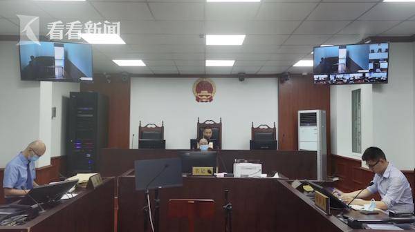 判了!女子10楼扔下菜刀获刑一年十个月