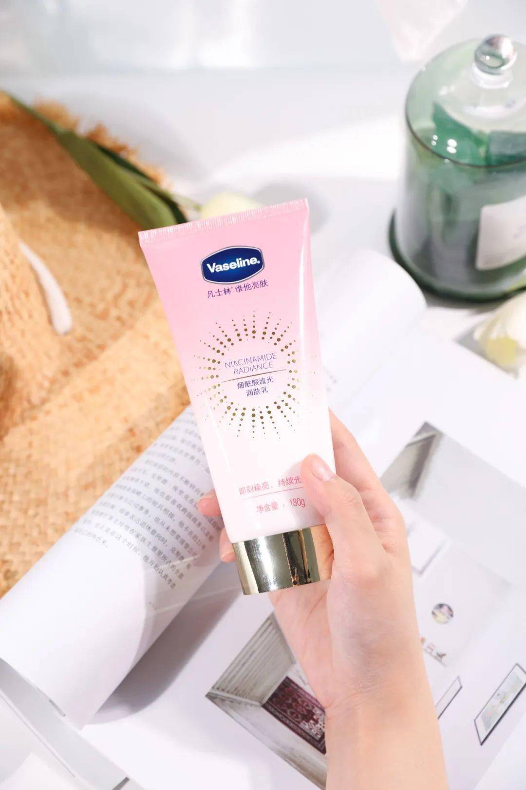 肤色|脖子比脸黑太多？夏日的宝藏救星，没想到竟是它！