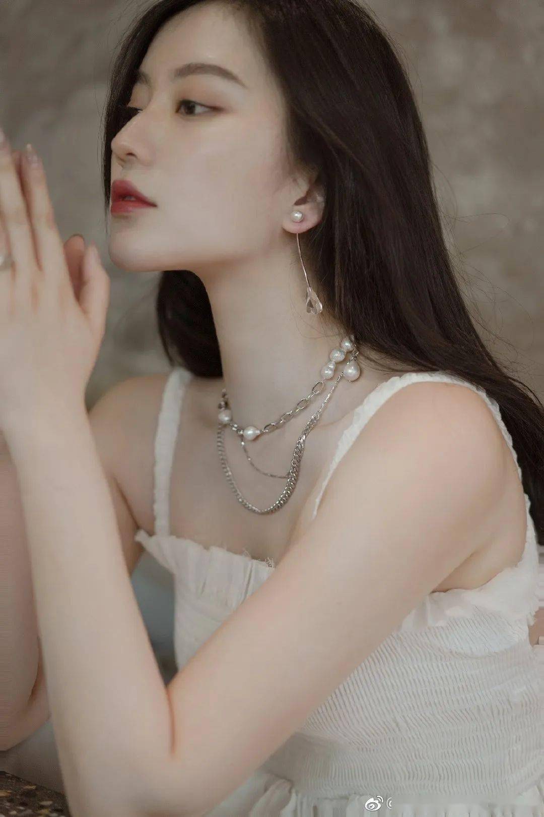 女孩|中了酷女孩的毒，不穿金但必须戴银！