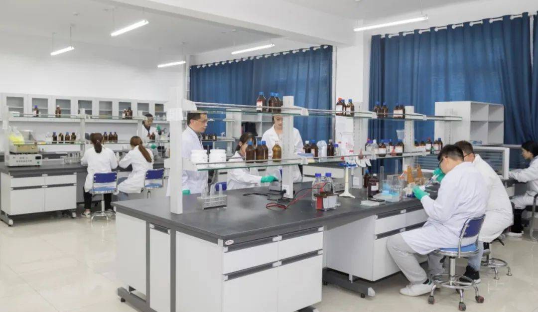 齐鲁|招生季 | 齐鲁医药学院“拍了拍”你招生简章了解一下