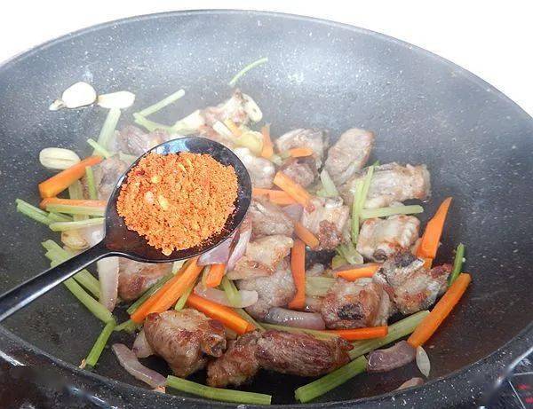芹菜|每日一菜 | 家常干锅排骨