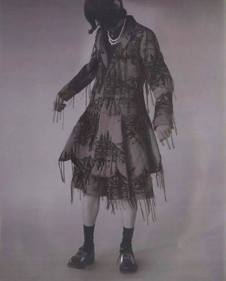 性别|识穿 ｜ 我们直接让男生把吊带裙穿出门了，别说，还挺靓仔