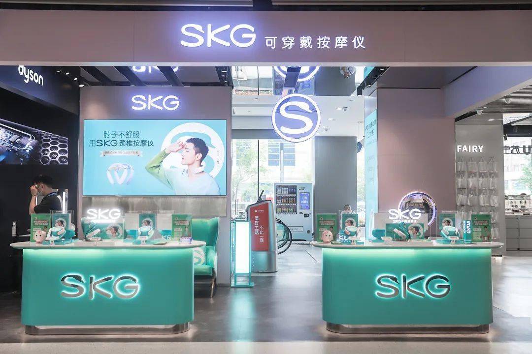 7月25日,skg线下店 在新街口苏宁广场盛大开业啦 快去get李佳琦强烈