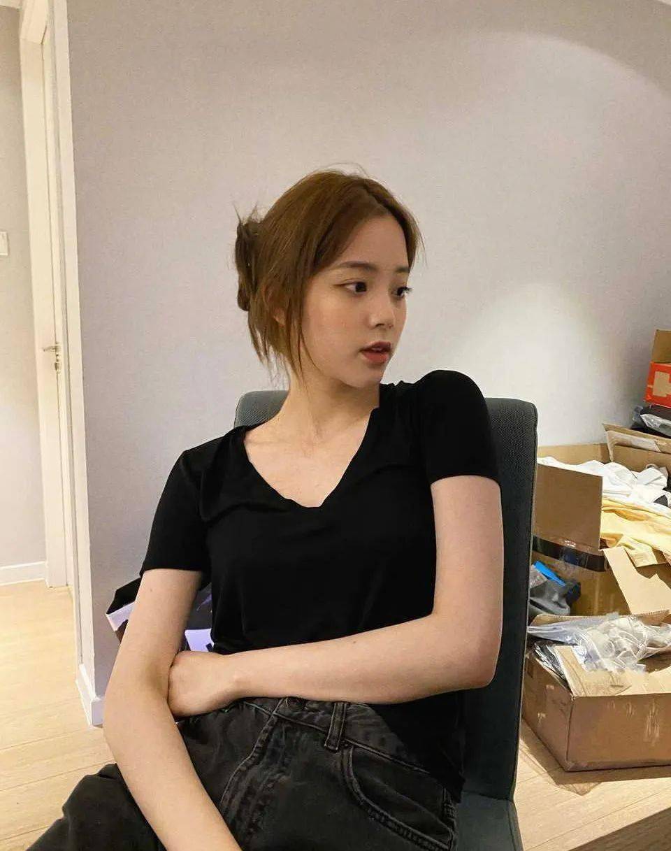 崩溃|欧阳娜娜被频繁网暴，不堪重负在节目崩溃大哭！才20岁的她到底做错了什么？