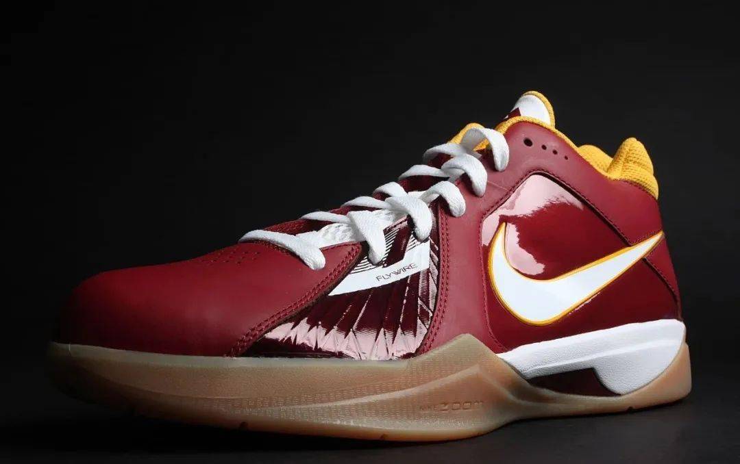 Kobe|一双鞋，让你记得18年前的夏天，“曼巴”在哪里