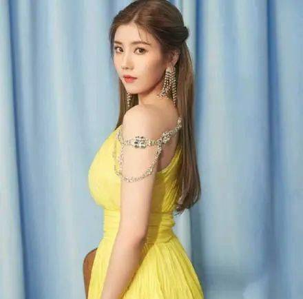 关晓彤|谁还不是个小公主呐？钟楚曦、关晓彤COS的公主妆，我们也能行~