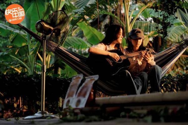 温情|《向往4》收官之夜再唱“心火烧” 蘑菇屋家人温情告别曼远村民