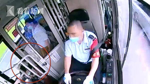 苏醒|大热天追赶公交跑太急 女乘客上车不到1分钟晕倒