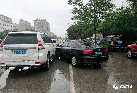 提醒大家雨天行车切莫着急,控制速度注意安全 返回搜