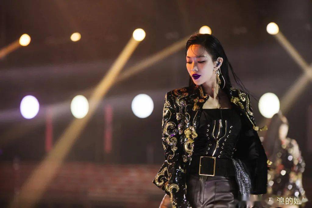 暗黑|画了宁静同款暗黑妆 我被自己的气场吓到后退半步