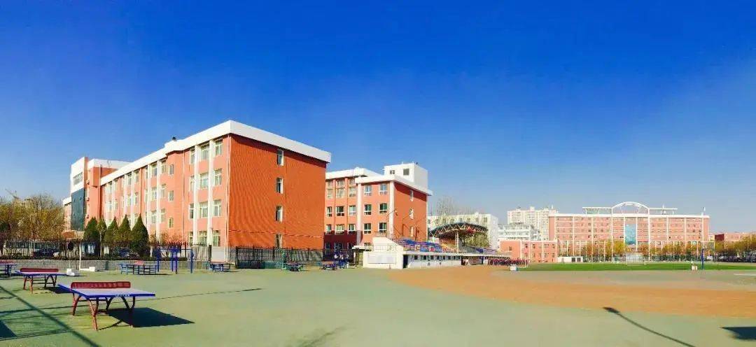太原市汾潇中学校成立于2005年,是隶属太原市教育局管理的一所民办