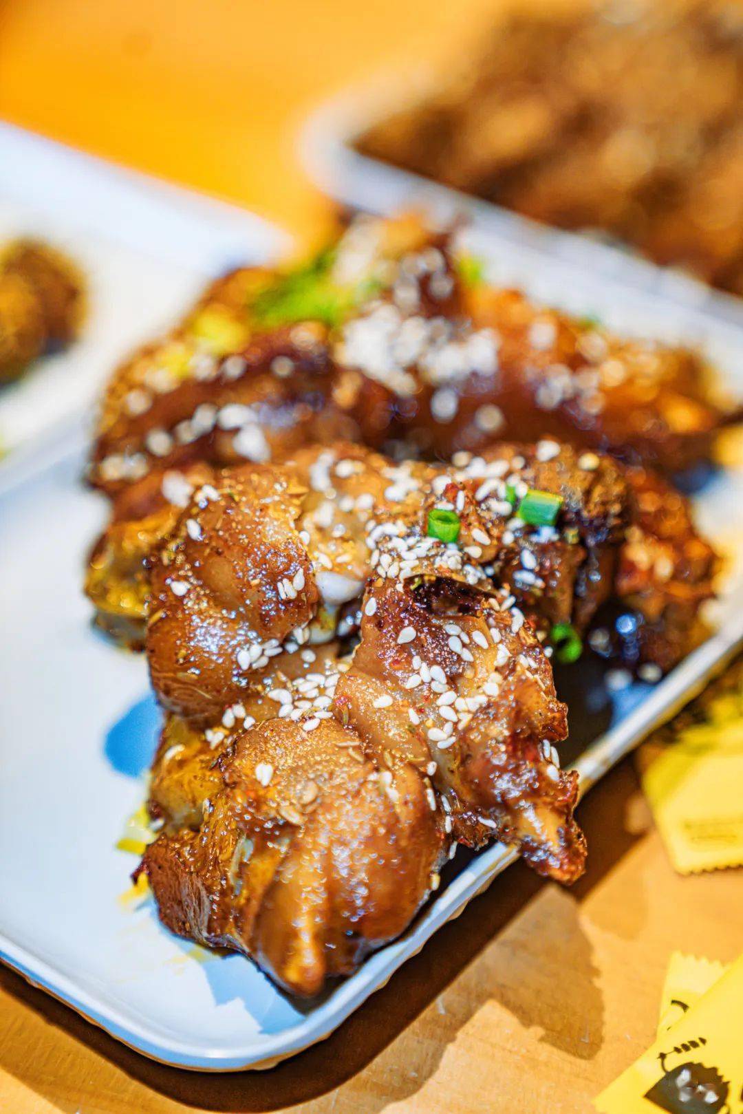 武汉|烧烤工坊、全球精酿超市、鲜酿工厂一次all in!木屋烧烤华中旗舰店空降武汉