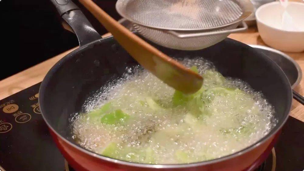 腌鸡蛋为什么一煮就爆 f654c1f045a14c3296a109826ad59b56.jpeg