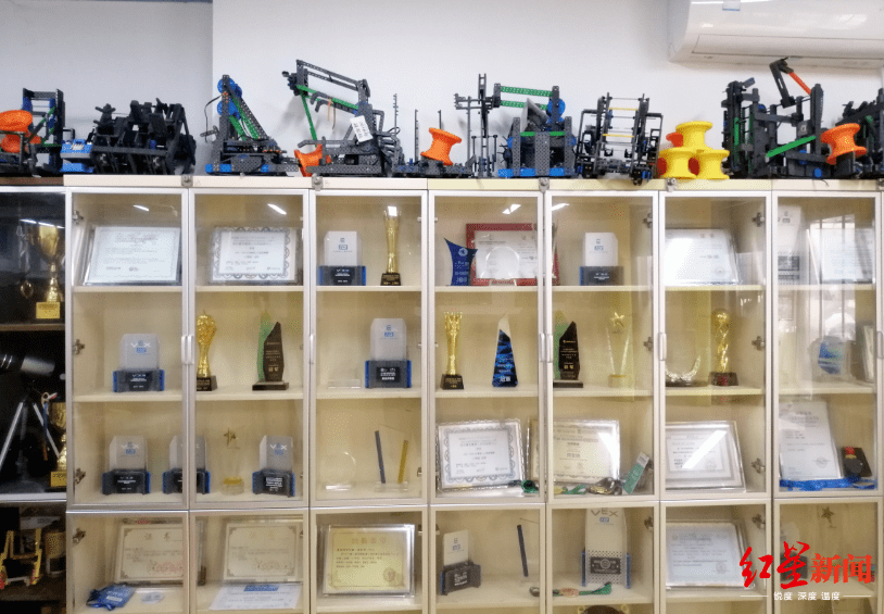 鹰爸|“鹰爸”回应质疑：儿子15岁前没进世界前五名校就承认失败