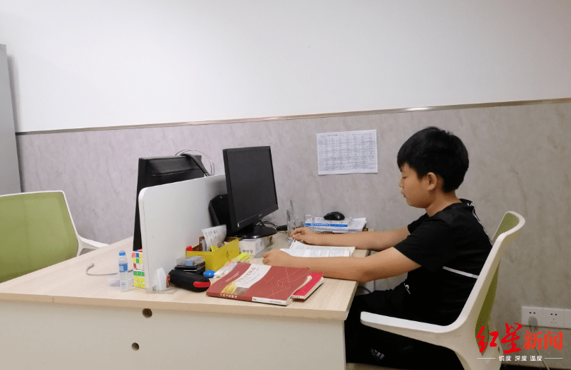 鹰爸|“鹰爸”回应质疑：儿子15岁前没进世界前五名校就承认失败