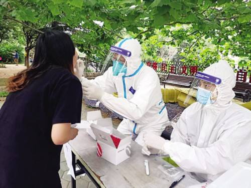 工作|教师夫妇并肩投身核酸检测一线