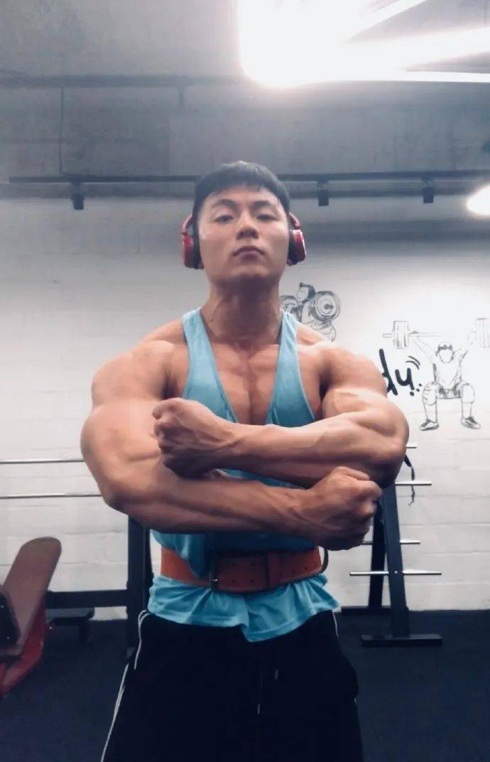 饱满的胸肌男 6644a3ef85c444bcb2a3f6e8f057dee2.jpeg