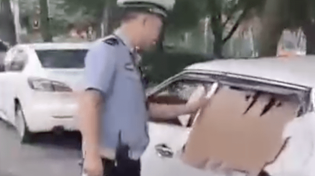 办法|被交警贴了三张“罚单” 粗心司机却说做得好！