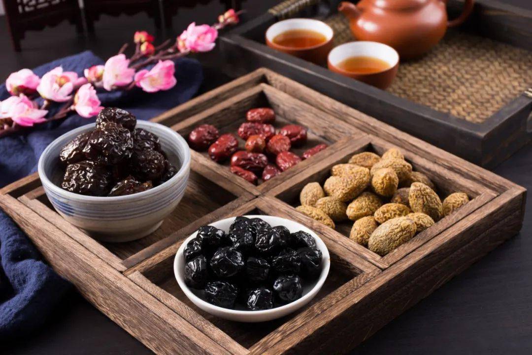 零食|健康丨首个儿童零食标准出炉！6类被国家列入“黑名单”的零食，别再给孩子吃了