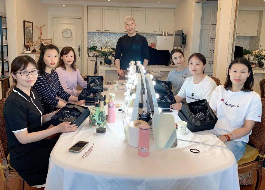 魔都|装妆样子 | 启动冷艳模式，「魔都A姐」横空出世！