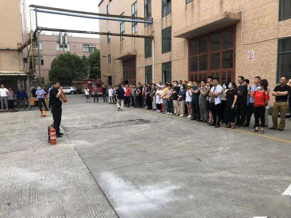 第一期全民消防培训演练在杭州腾狮纺织公司举办.