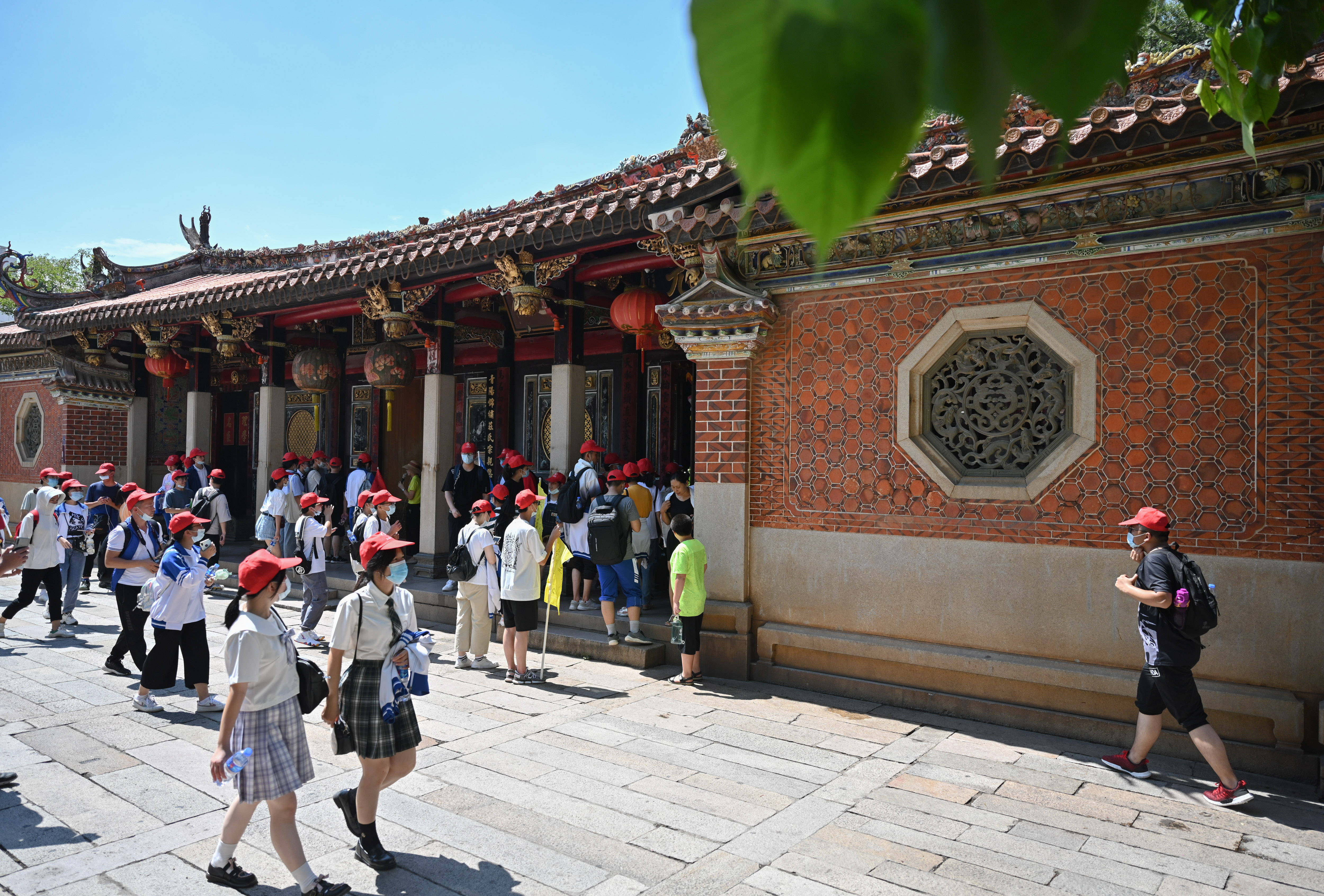 7月29日,游客在福建泉州晋江的"网红景点