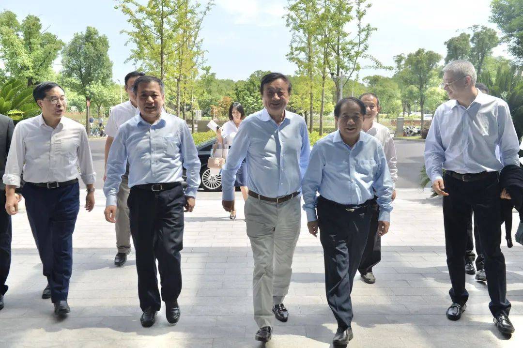 上海交大|任正非访问上海交大：希望大学像“灯塔”照亮自己也照亮别人