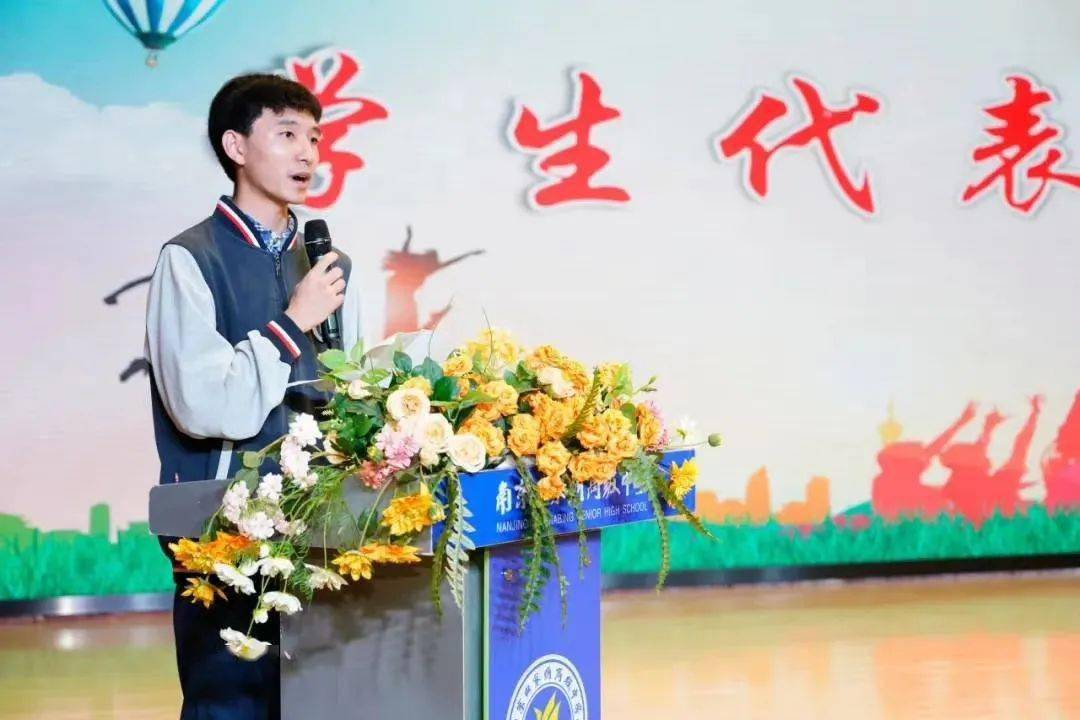 全校|两年前，他哭着给老师写了一封信；两年后，他高考成了全校第一……