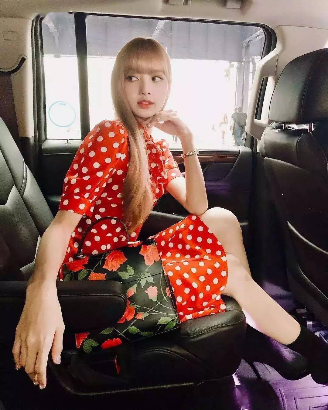 头发|堪称史上最快的懒人法宝，8秒干枯的发质立马变身柔顺、飘逸、有弹性的“绸缎发”？！